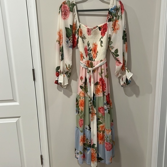 Love Collette Floral Tiered Midi Dress Size S - Picture 5 of 10